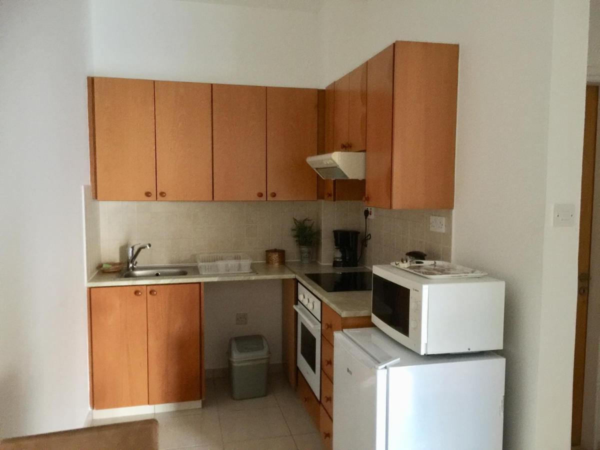 Davi'S Studio Apartment Пафос Екстериор снимка