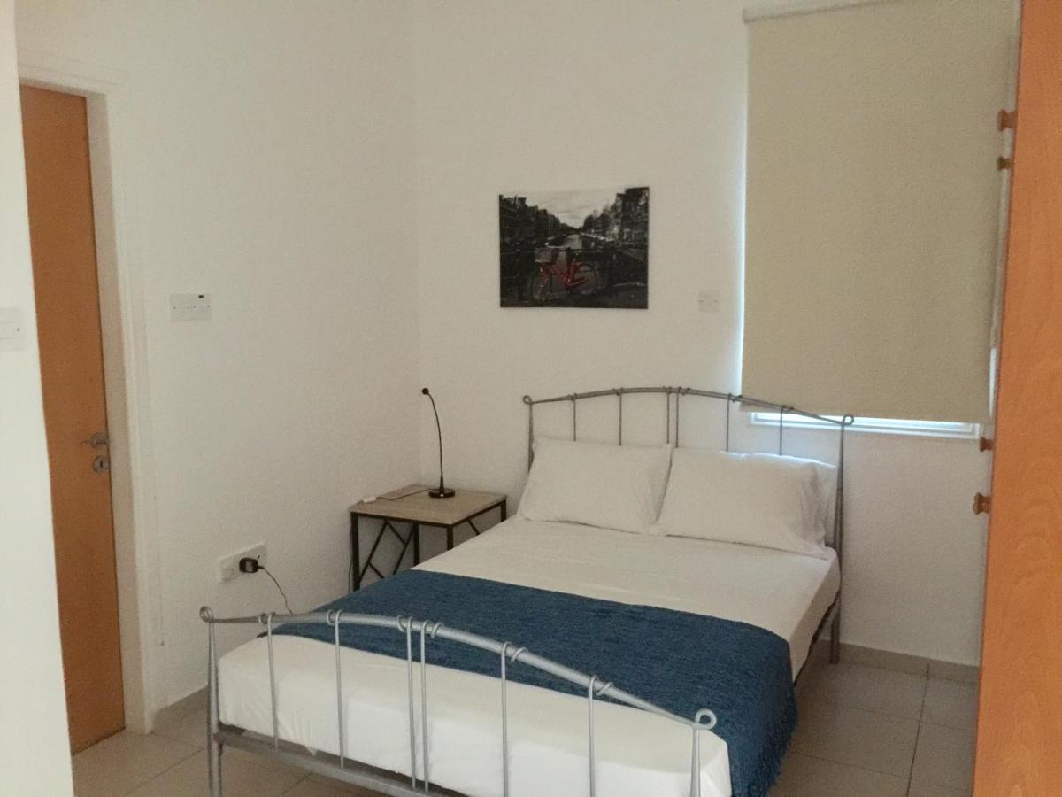 Davi'S Studio Apartment Пафос Екстериор снимка